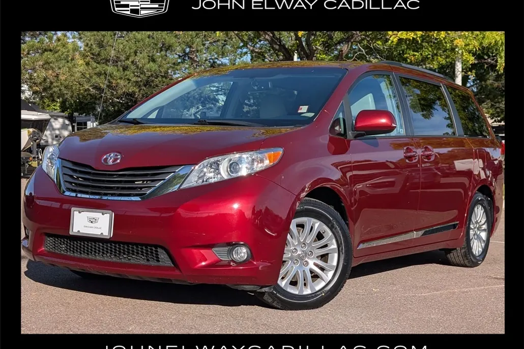 2014 Toyota Sienna XLE photo 1