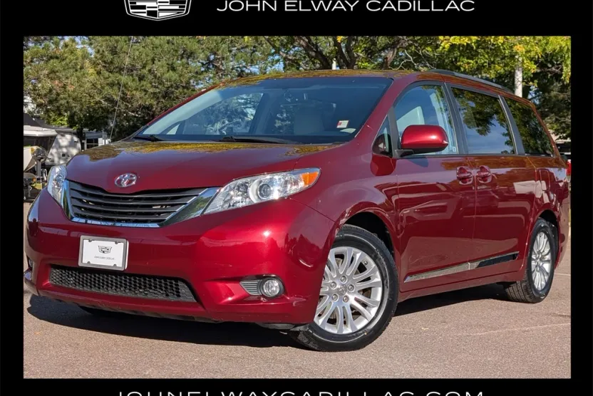 2014 Toyota Sienna XLE photo 1