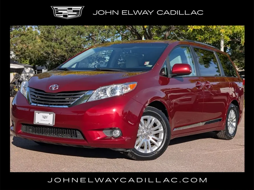 2014 Toyota Sienna XLE photo 1