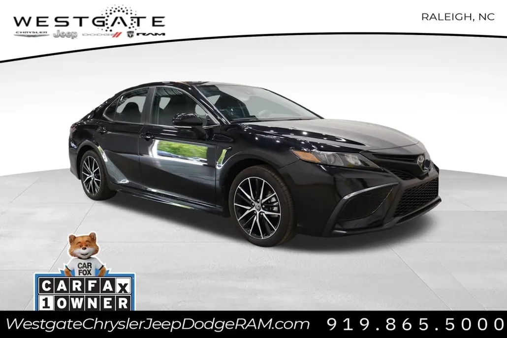 2024 Toyota Camry SE photo 1