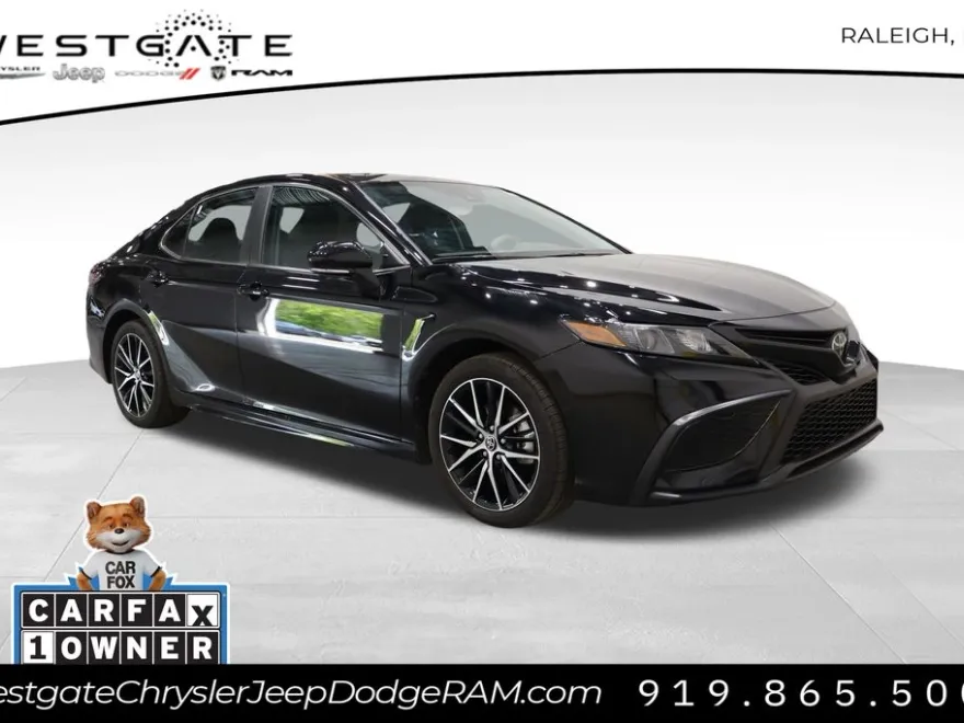 2024 Toyota Camry SE photo 1