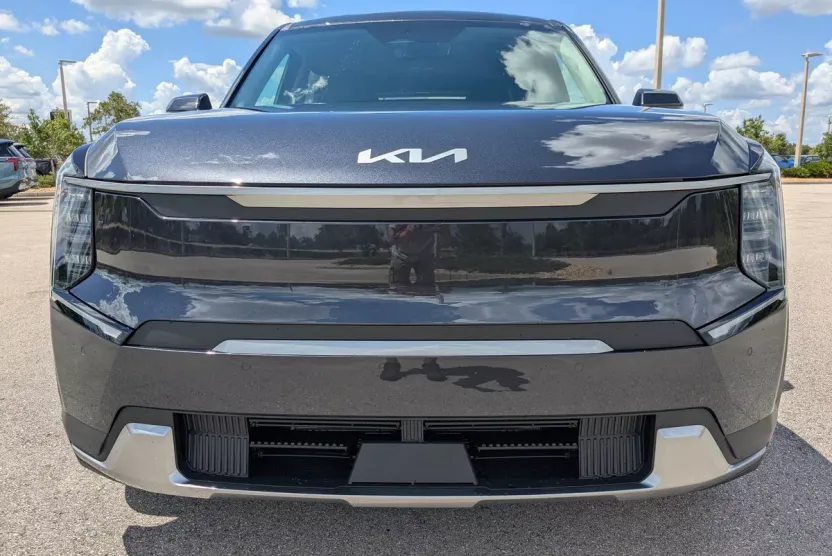 2026 Kia EV9 Light Long Range photo 1