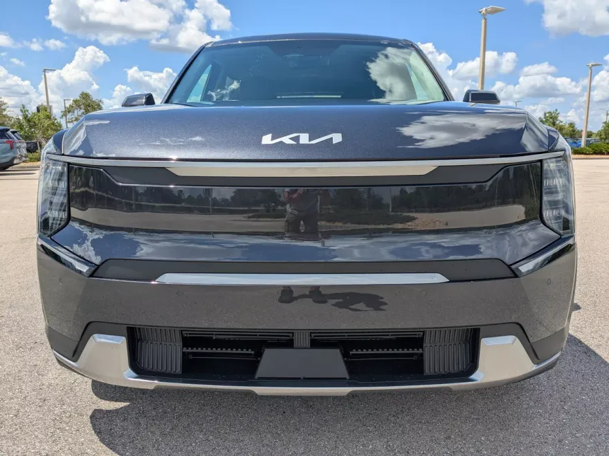2026 Kia EV9 Light Long Range photo 1