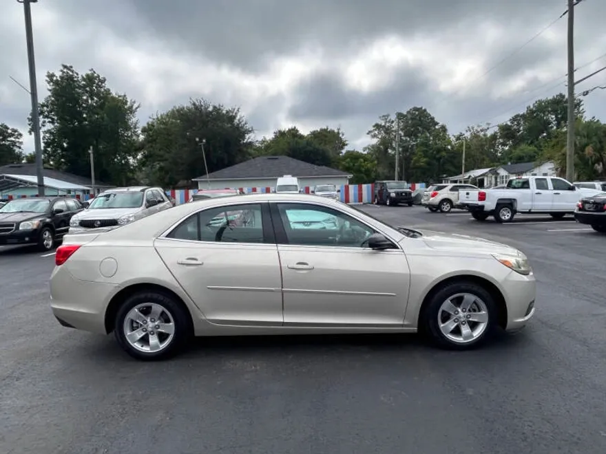 2015 Chevrolet Malibu LS photo 1