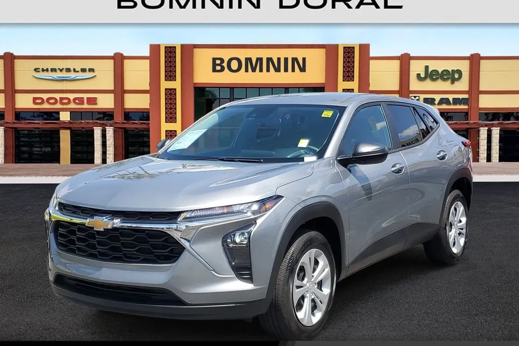 2024 Chevrolet Trax LS photo 1