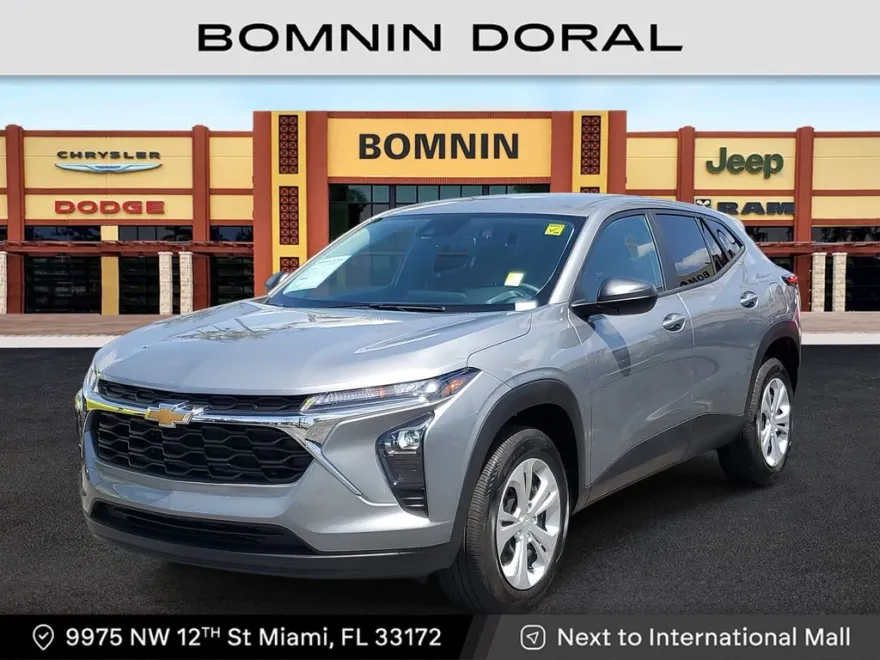 2024 Chevrolet Trax LS photo 1
