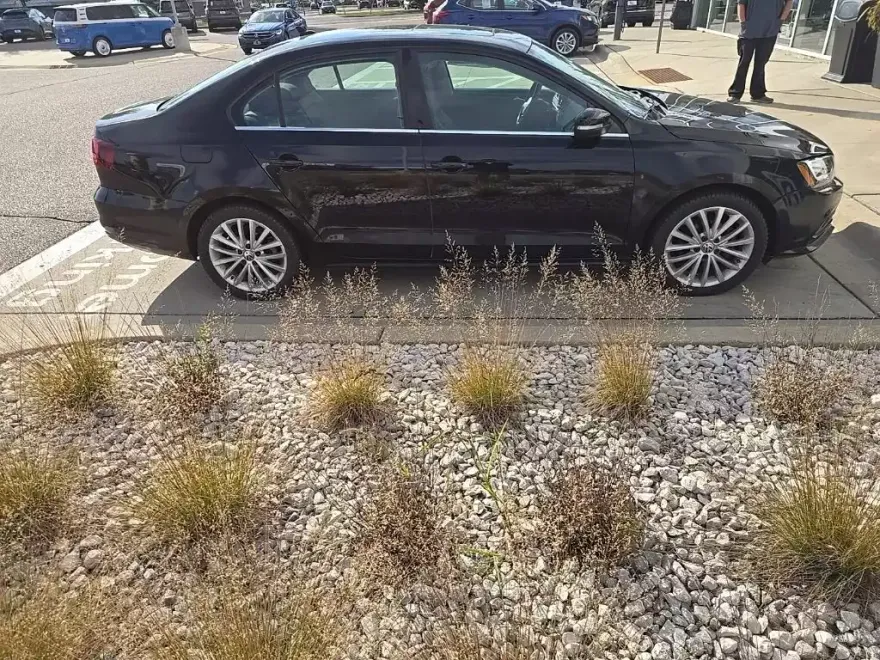 2016 Volkswagen Jetta 1.8T Premium TDI SEL photo 1