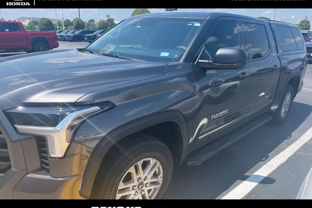 2022 Toyota Tundra SR5 photo 1