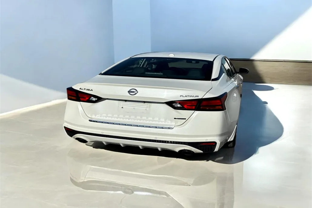 2020 Nissan Altima Platinum photo 1