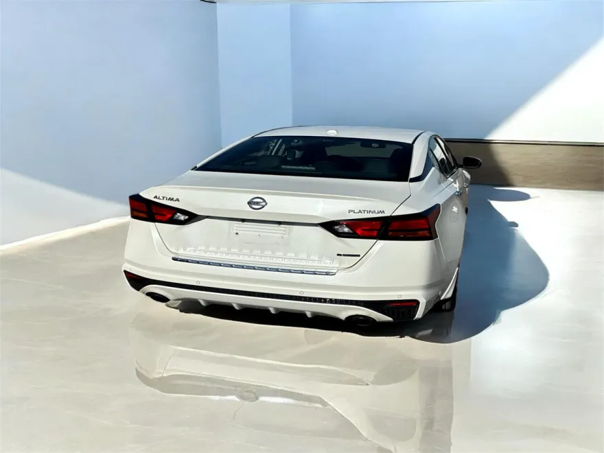 2020 Nissan Altima Platinum photo 1