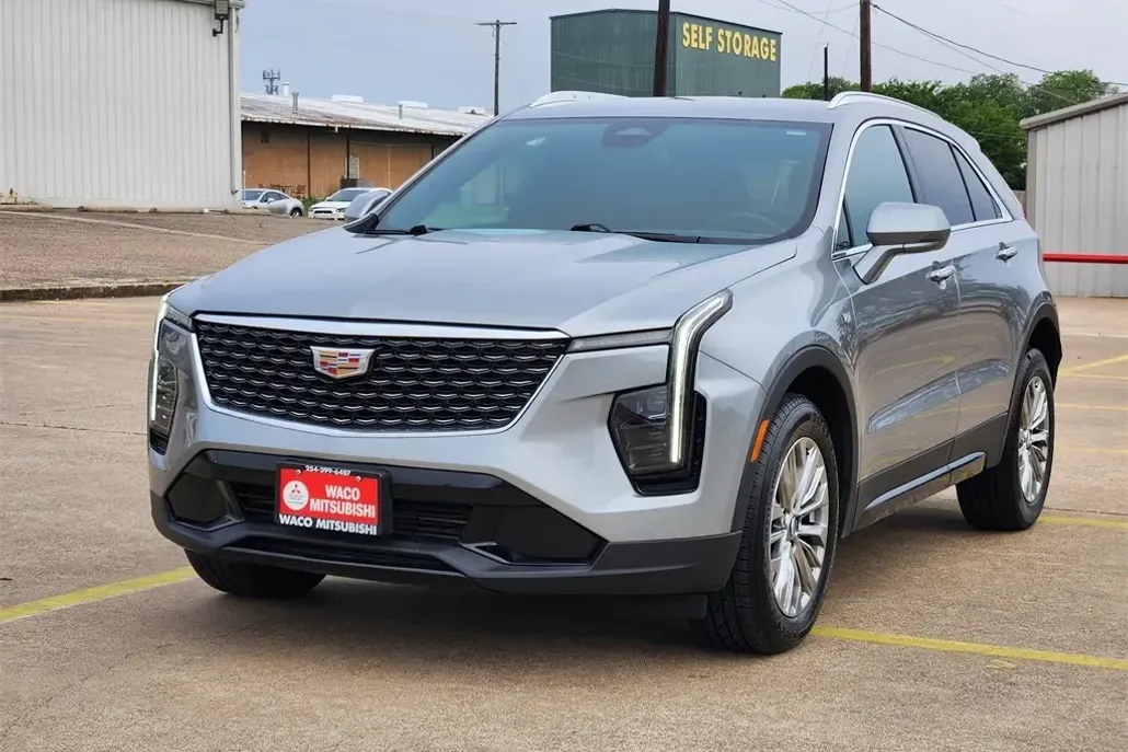 2024 Cadillac XT4 Premium Luxury photo 1