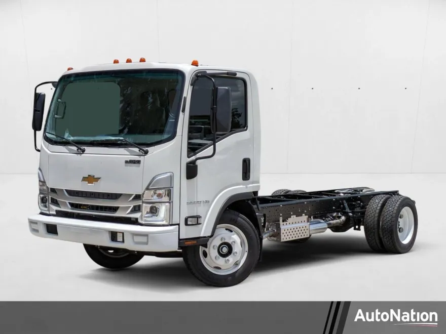 2025 Chevrolet Silverado photo 1