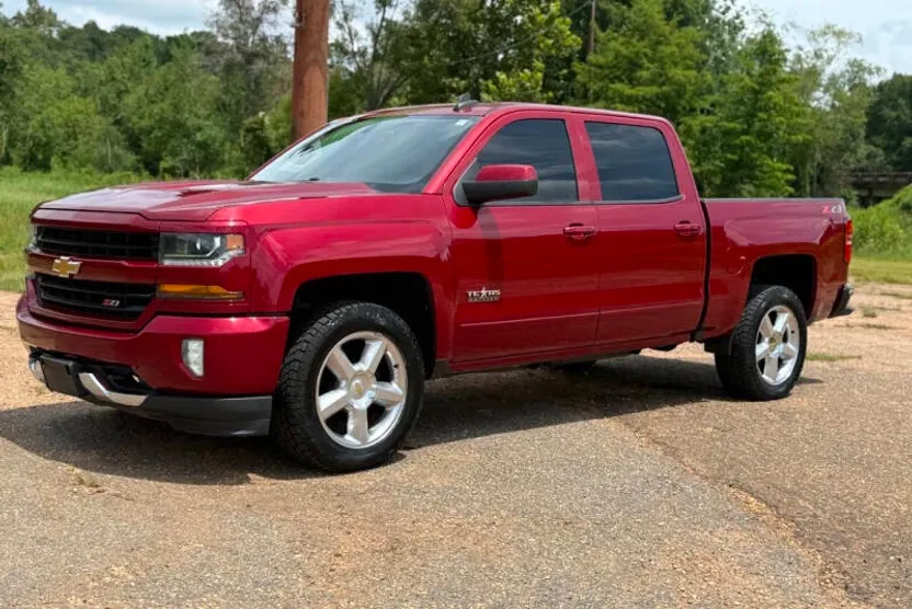 2018 Chevrolet Silverado 1500 LT Z71 photo 1