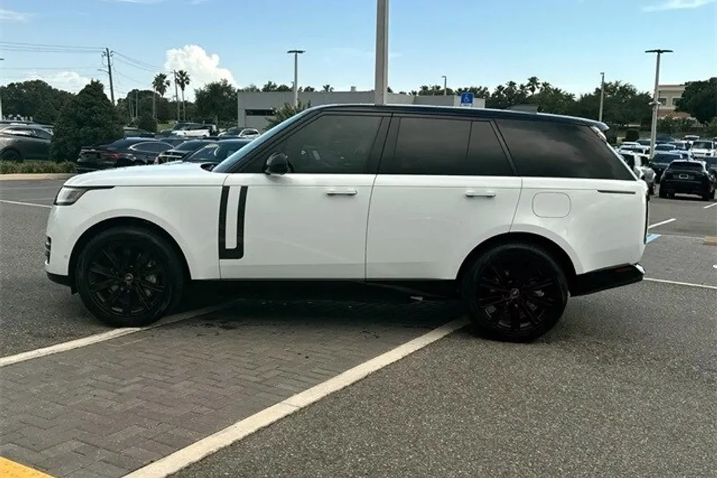 2025 Land Rover Range Rover SE photo 1