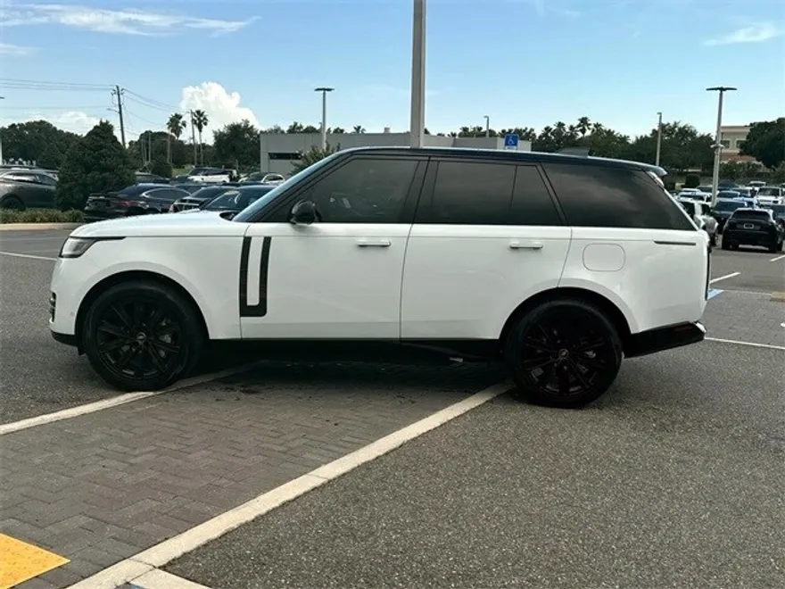 2025 Land Rover Range Rover SE photo 1