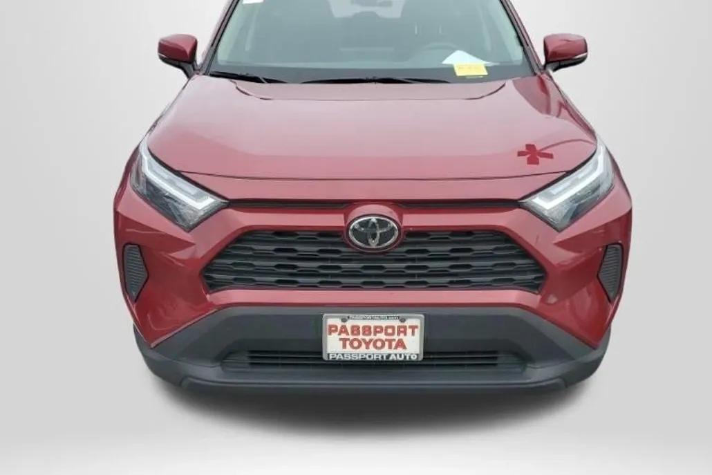 2025 Toyota RAV4 Hybrid XLE photo 1