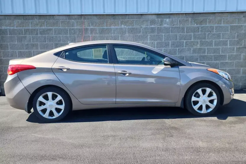 2012 Hyundai Elantra Limited photo 1