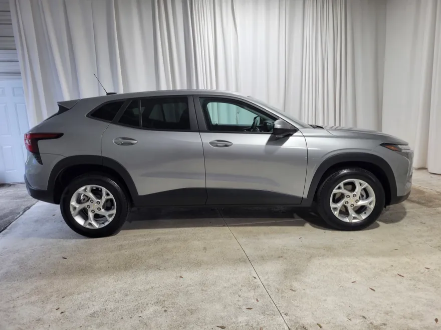 2024 Chevrolet Trax LS photo 1