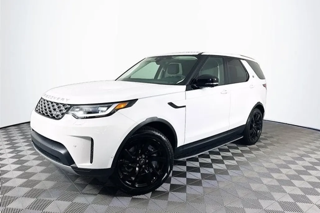 2024 Land Rover Discovery S photo 1