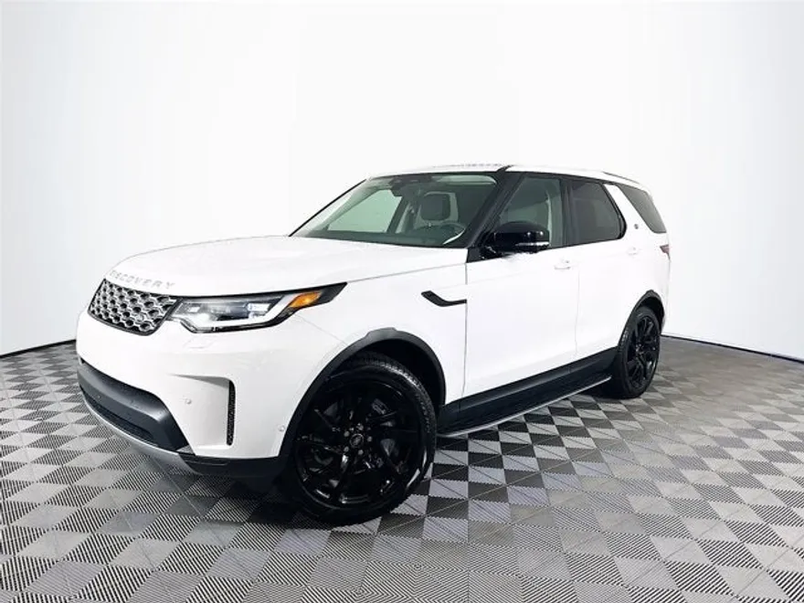2024 Land Rover Discovery S photo 1