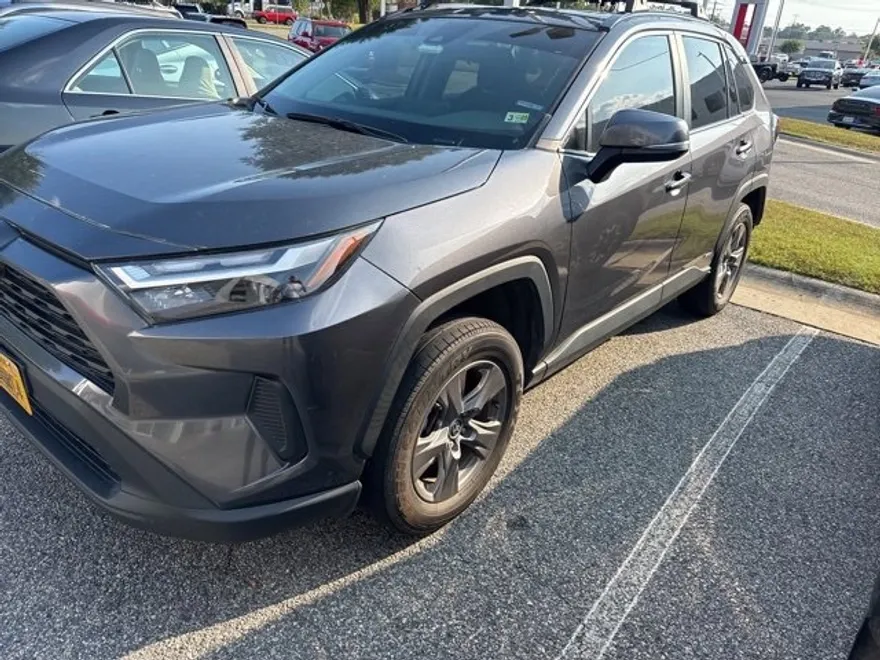 2024 Toyota RAV4 Hybrid XLE photo 1