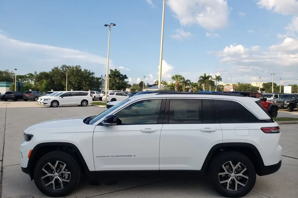 2025 Jeep Grand Cherokee Limited photo 1