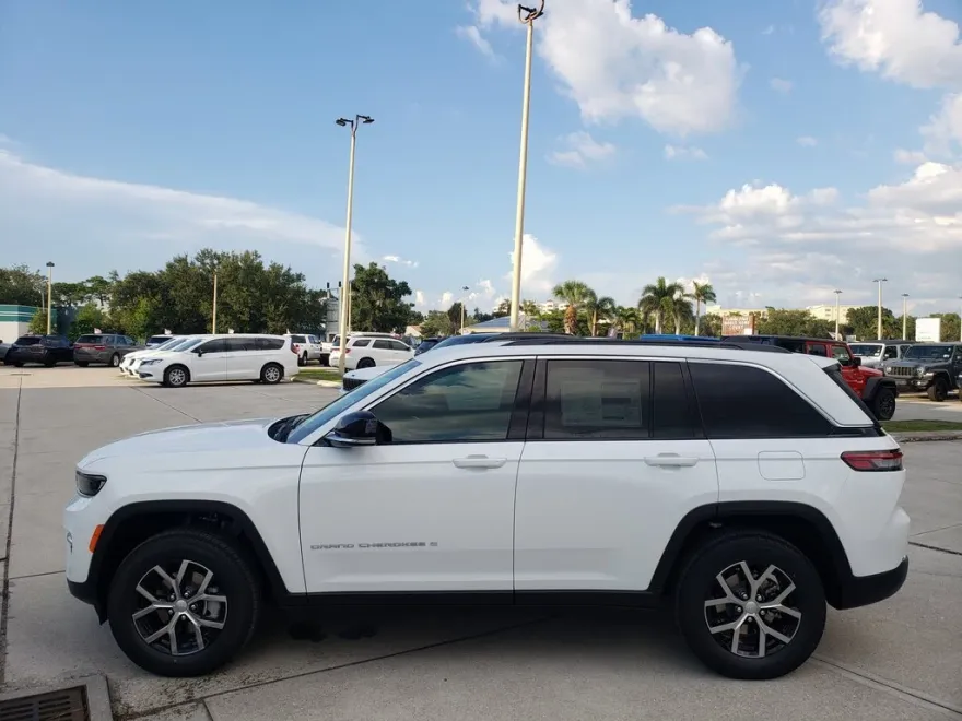 2025 Jeep Grand Cherokee Limited photo 1
