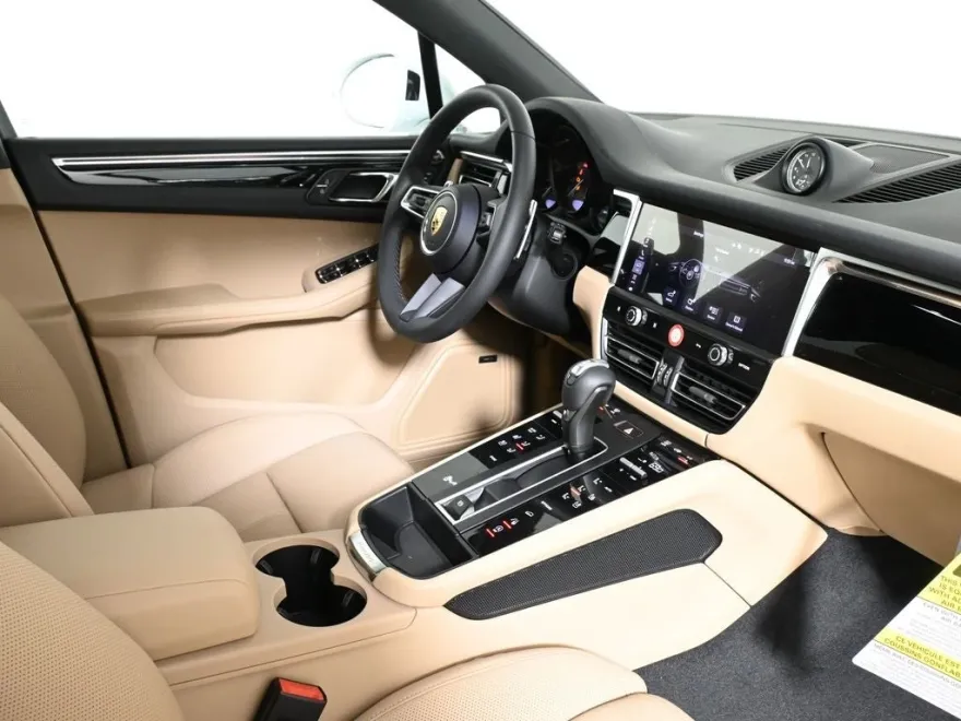 2024 Porsche Macan Base photo 37