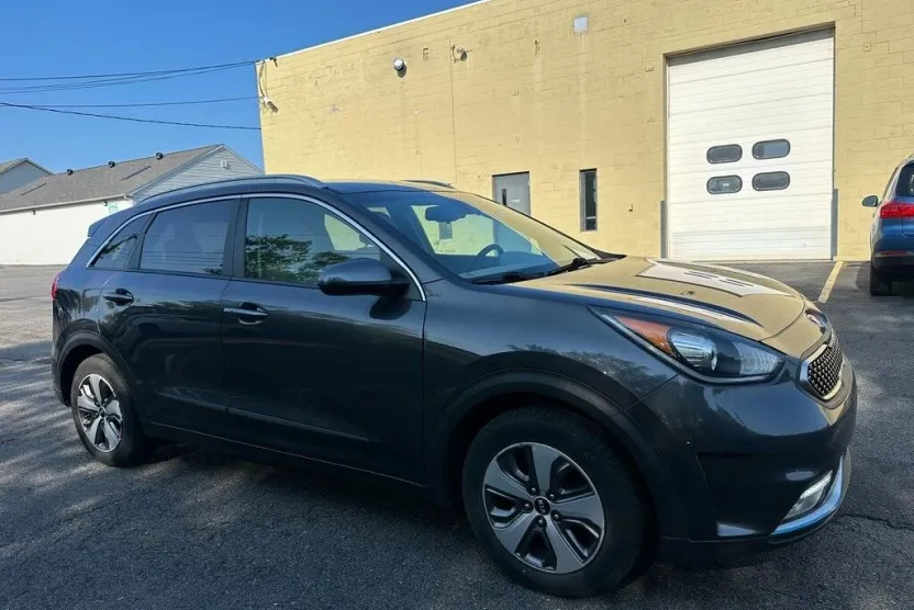 2019 Kia Niro Plug-In Hybrid LX photo 1