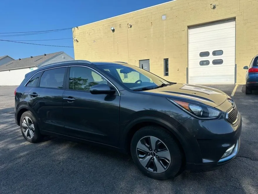 2019 Kia Niro Plug-In Hybrid LX photo 1