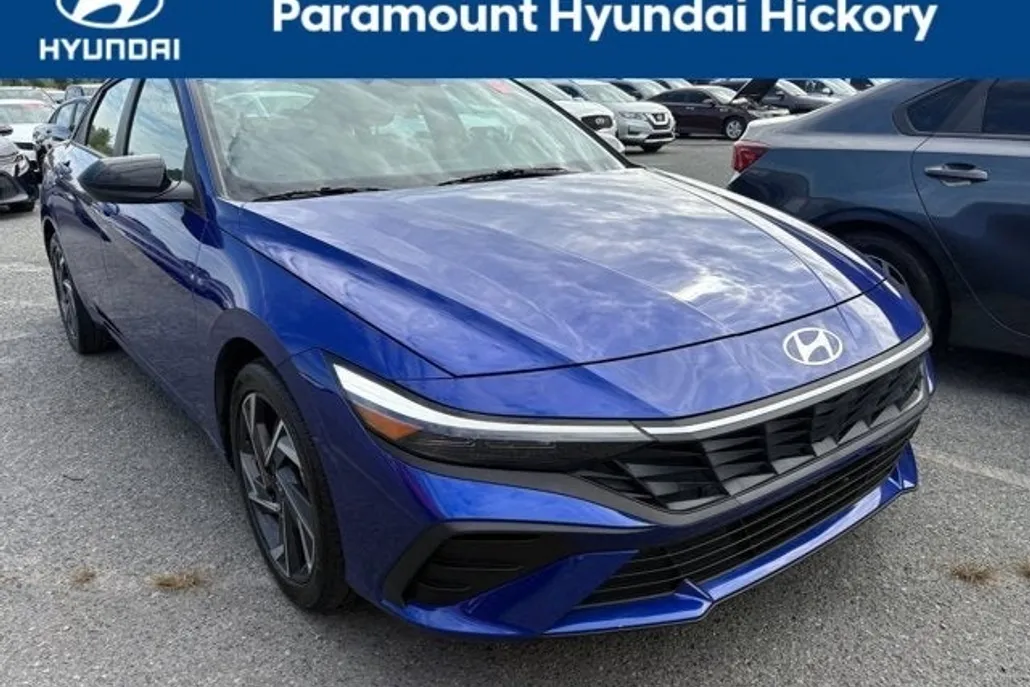 2025 Hyundai Elantra SEL Sport photo 1