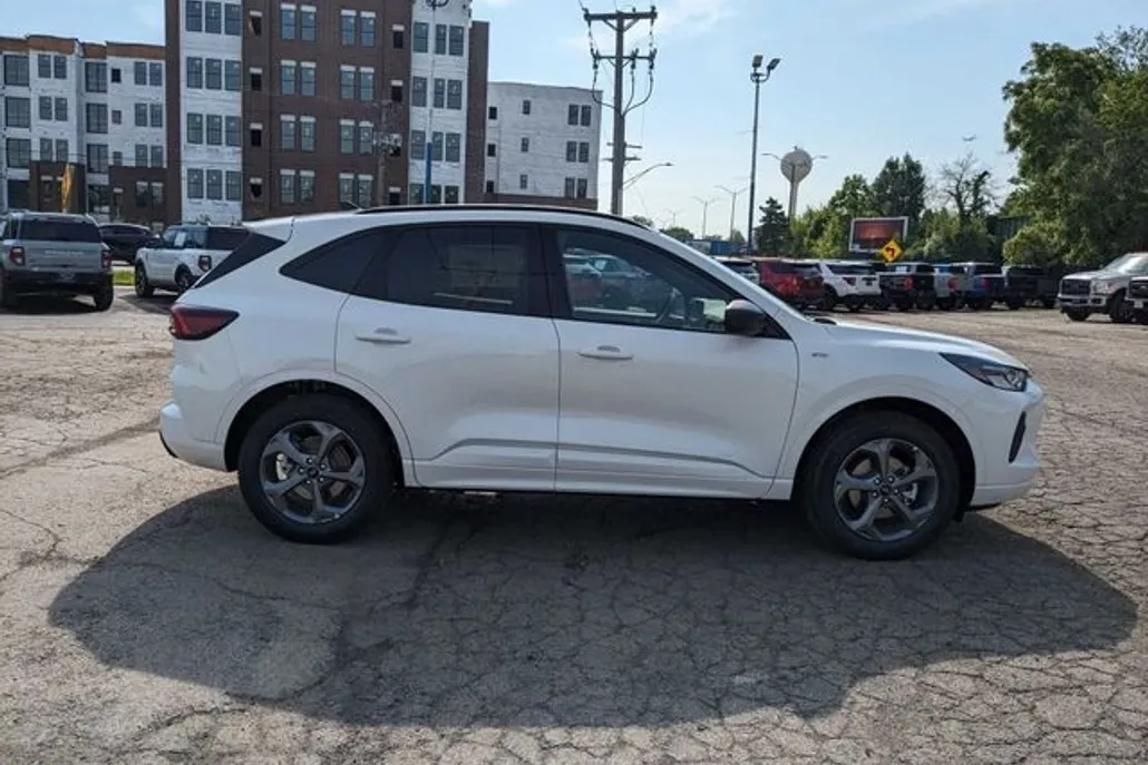 2024 Ford Escape ST-Line photo 1