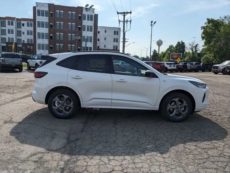 2024 Ford Escape ST-Line photo 1