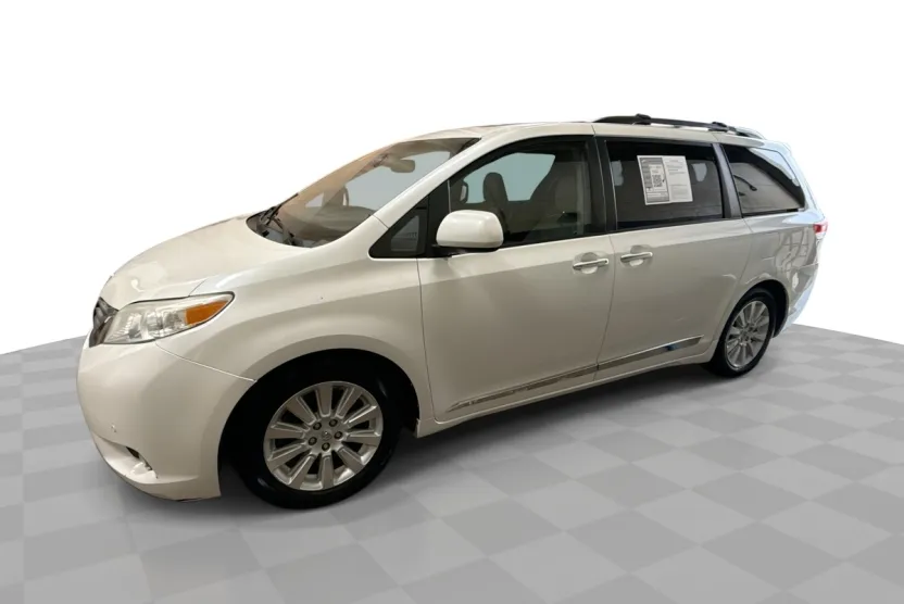 2012 Toyota Sienna XLE photo 1