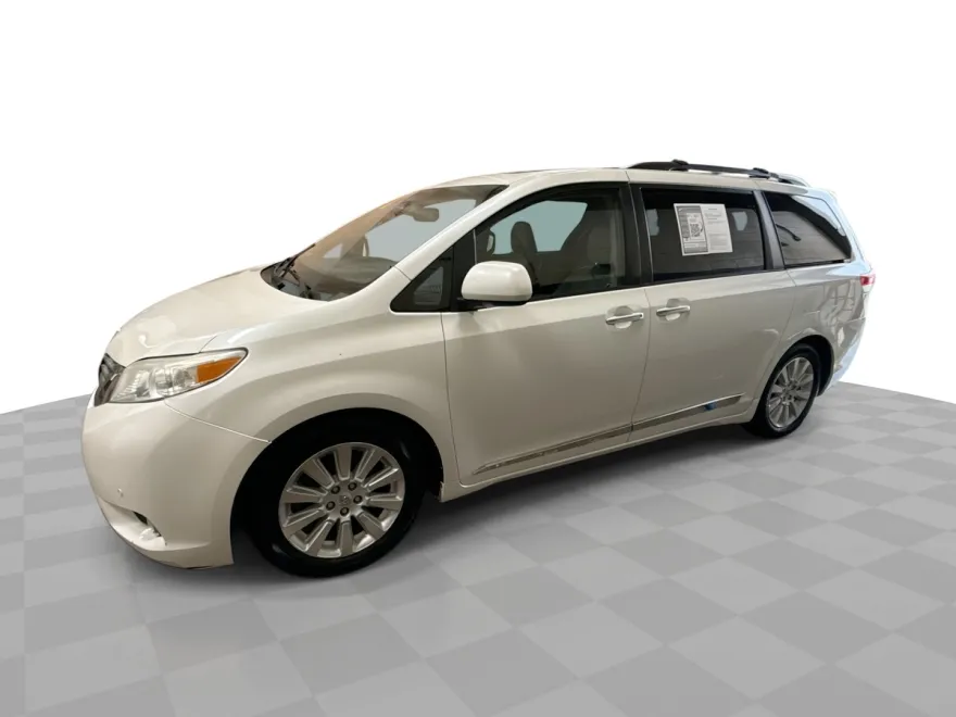 2012 Toyota Sienna XLE photo 1