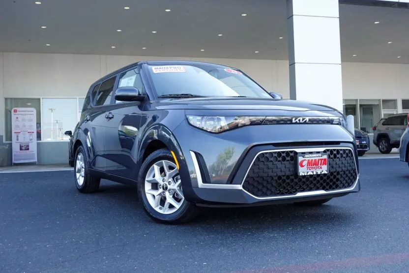 2023 Kia Soul LX photo 1