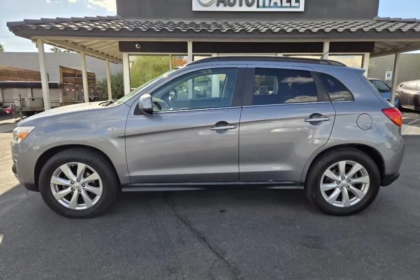 2014 Mitsubishi Outlander Sport SE photo 1