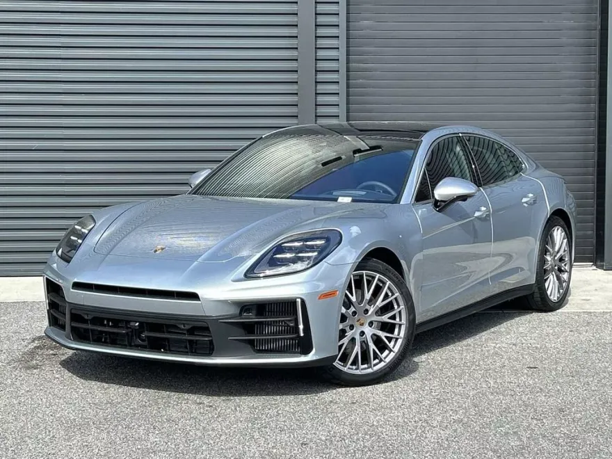 2025 Porsche Panamera 4 photo 1