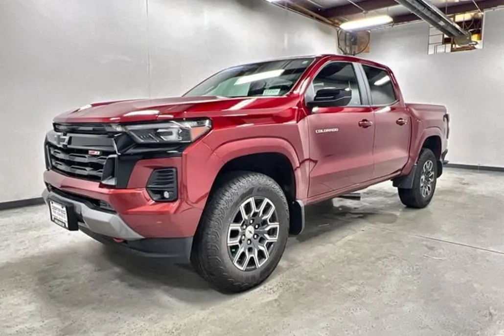 2023 Chevrolet Colorado Z71 photo 1