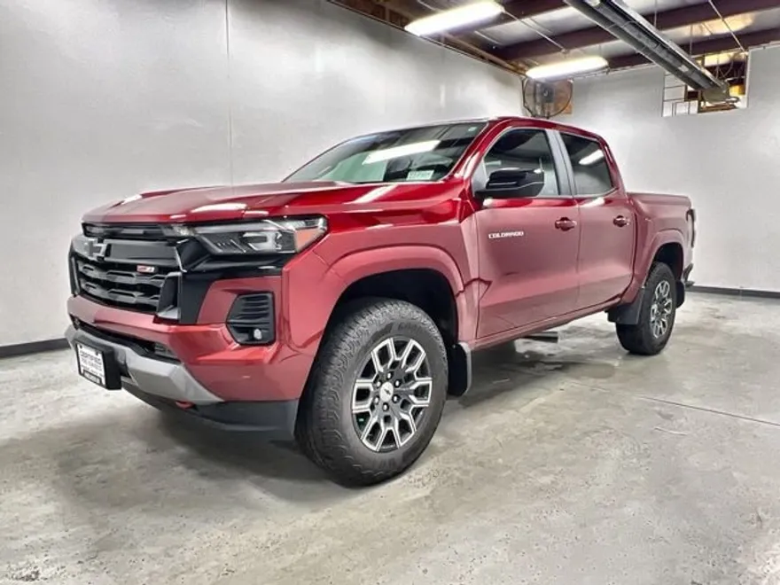 2023 Chevrolet Colorado Z71 photo 1