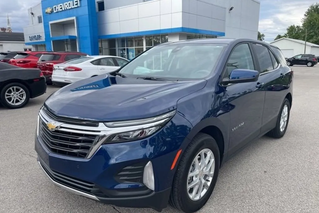 2022 Chevrolet Equinox LT photo 1