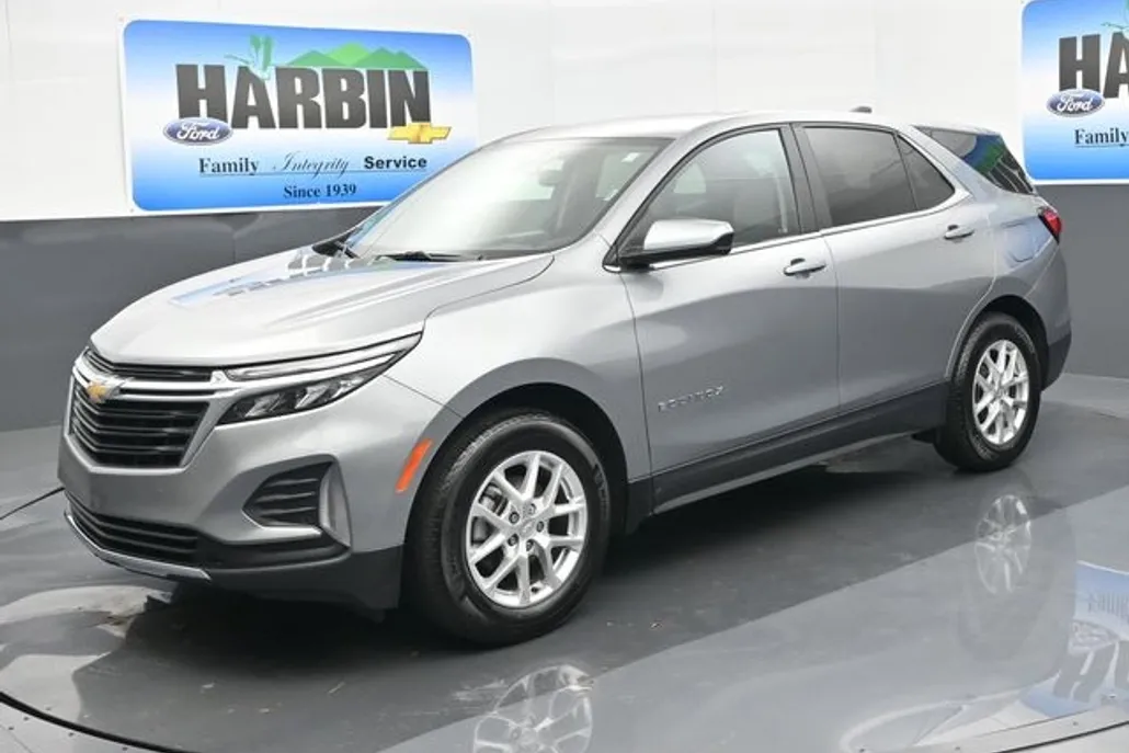 2024 Chevrolet Equinox LT photo 1