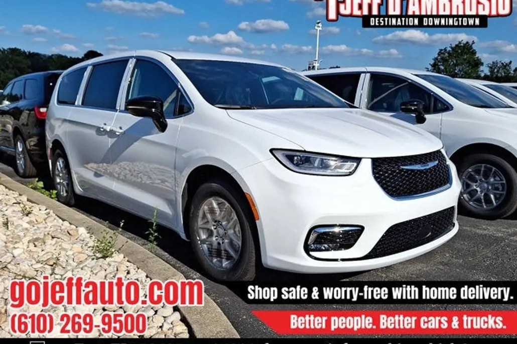 2026 Chrysler Pacifica photo 1