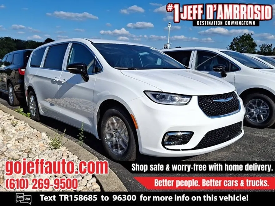 2026 Chrysler Pacifica photo 1