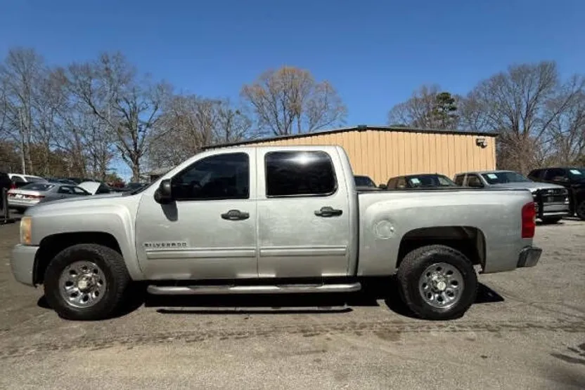 2011 Chevrolet Silverado 1500 LT photo 1