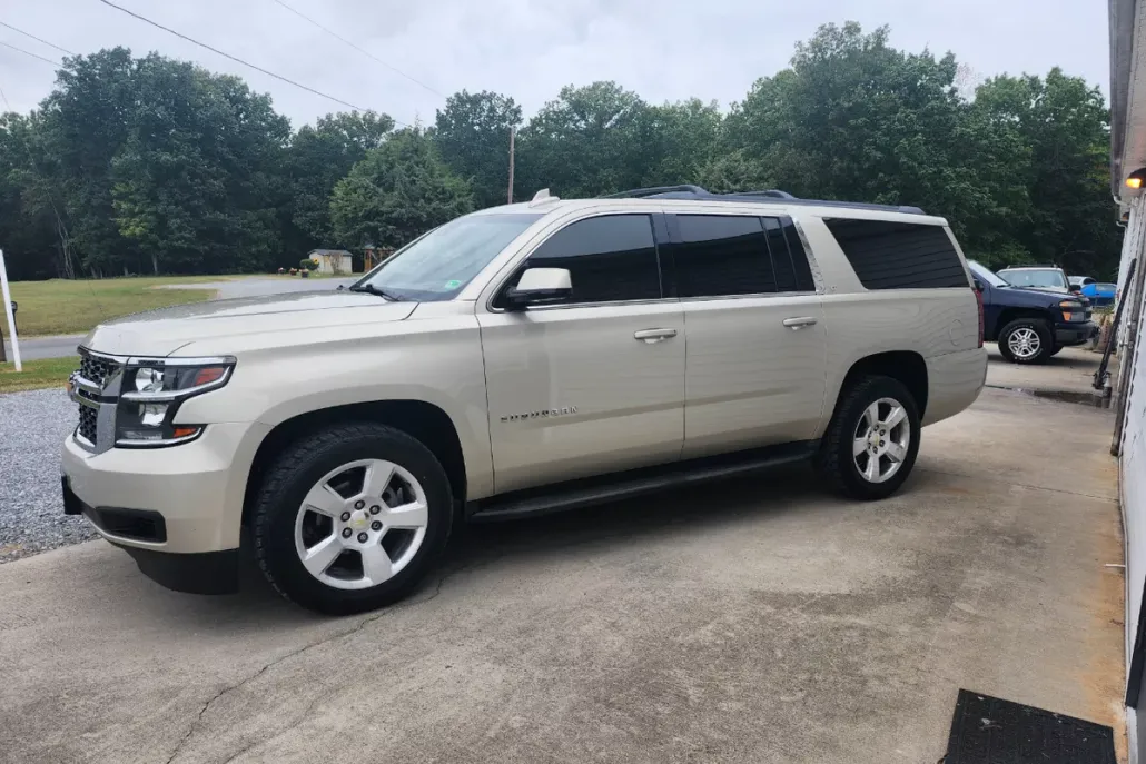 2015 Chevrolet Suburban LT photo 1