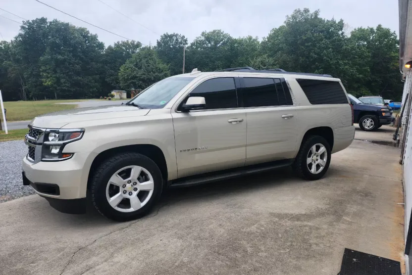 2015 Chevrolet Suburban LT photo 1