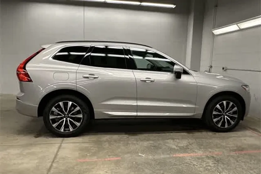 2023 Volvo XC60 Core photo 1