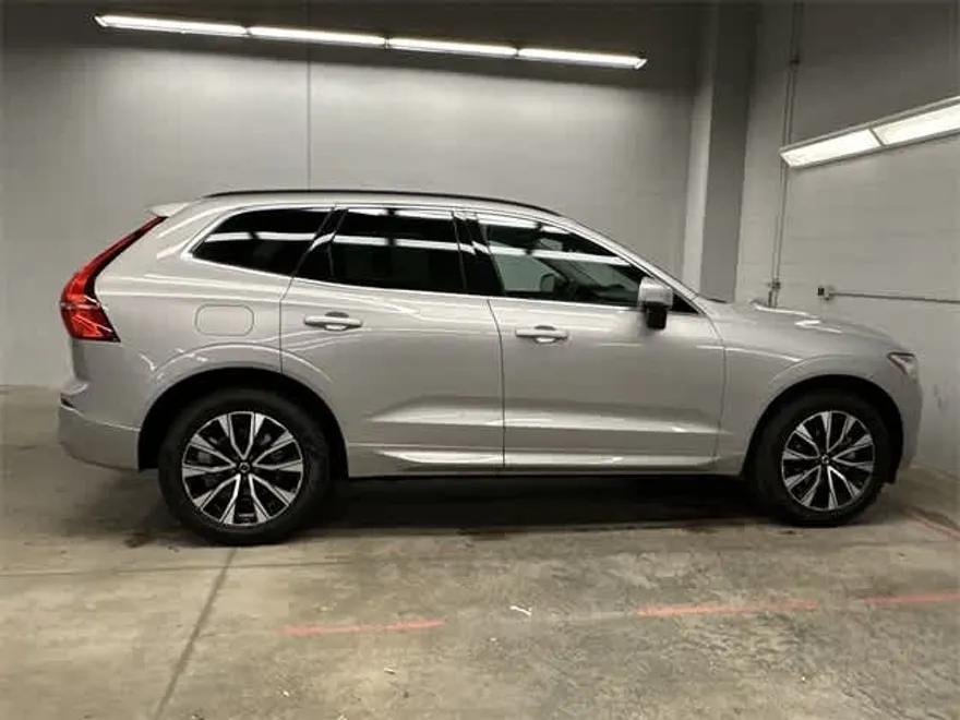 2023 Volvo XC60 Core photo 1