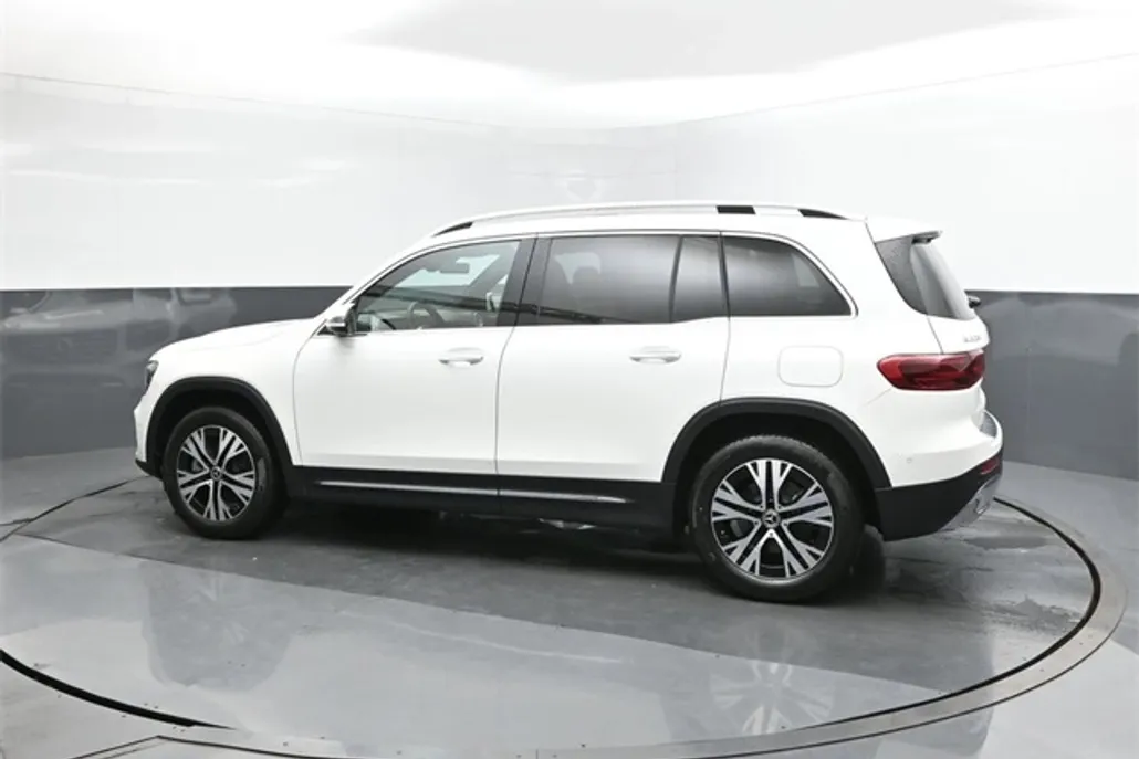 2025 Mercedes Benz GLB 250 photo 1
